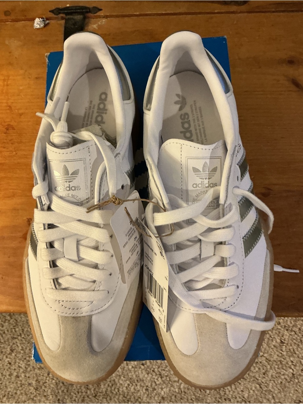 adidas sambe W Classic White Sneakers and Gum Sole Women’s 8.5 JQ8412